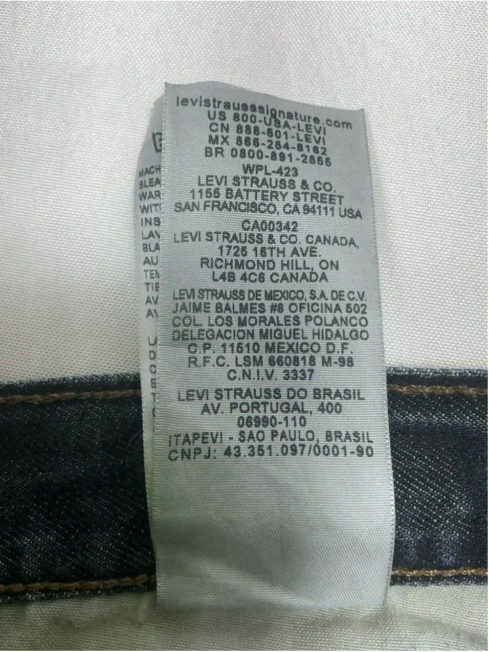 Womans Excellent Signature By Levi Straus Blue Jeans Boot Cut Waist 30 Inch